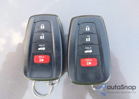 2020 Toyota Camry Xle Hybrid z USA, uszkodzony, nr VIN 4T1F31AK7LU529946